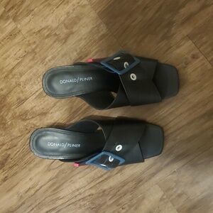 Donald/Pliner slide in sandals Sz 7